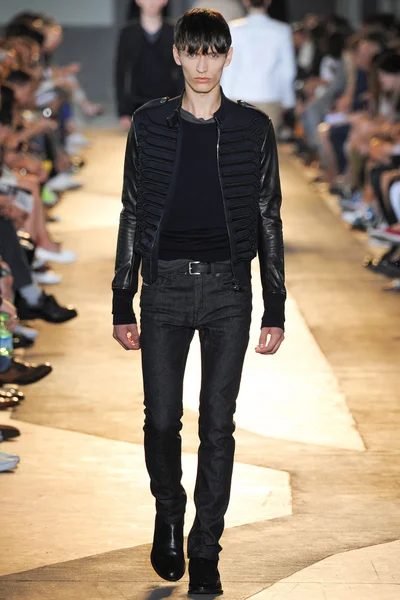 Look 28